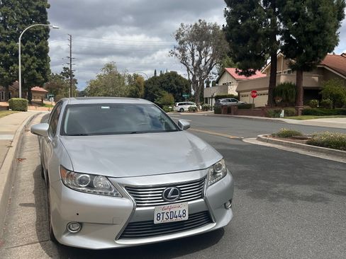 Used 2014 Lexus ES 350 w/ Luxury Package FWD image 4