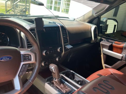 Used 2019 Ford F150 King Ranch w/ Equipment Group 601A Luxury AWD/4WD image 12