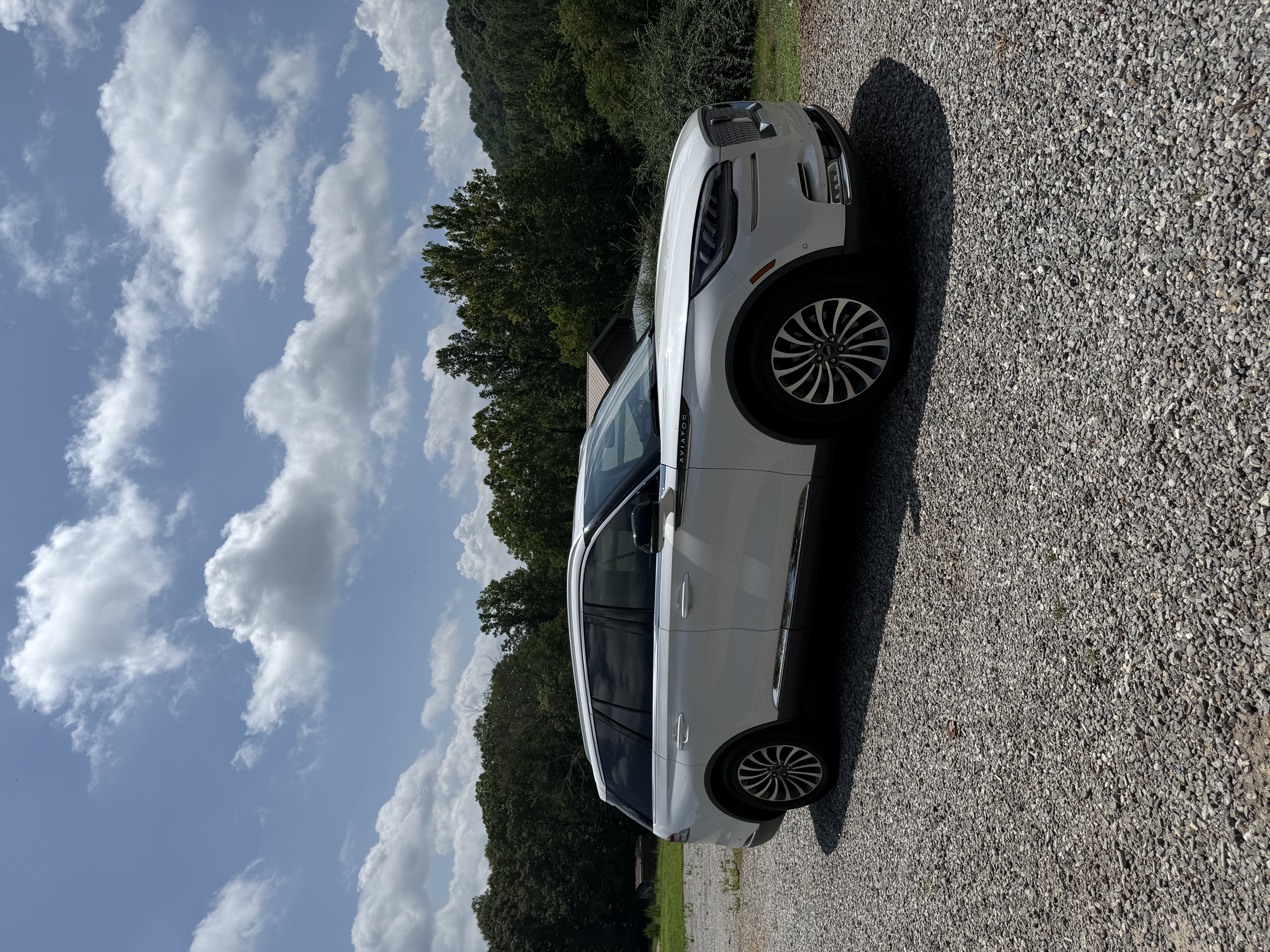 Used 2020 Lincoln Aviator Reserve w/ Equipment Group 201A RWD image 2