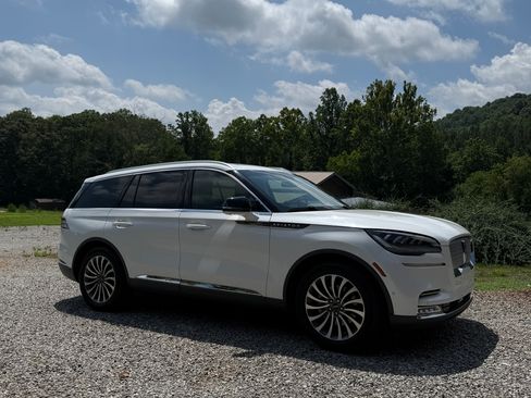 Used 2020 Lincoln Aviator Reserve w/ Equipment Group 201A RWD image 2