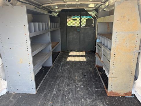 Used 2013 Ford E-250 and Econoline 250 Extended w/ Exterior Upgrade Pkg image 2