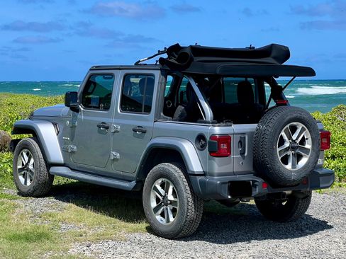 Used 2018 Jeep Wrangler Unlimited Sahara image 13