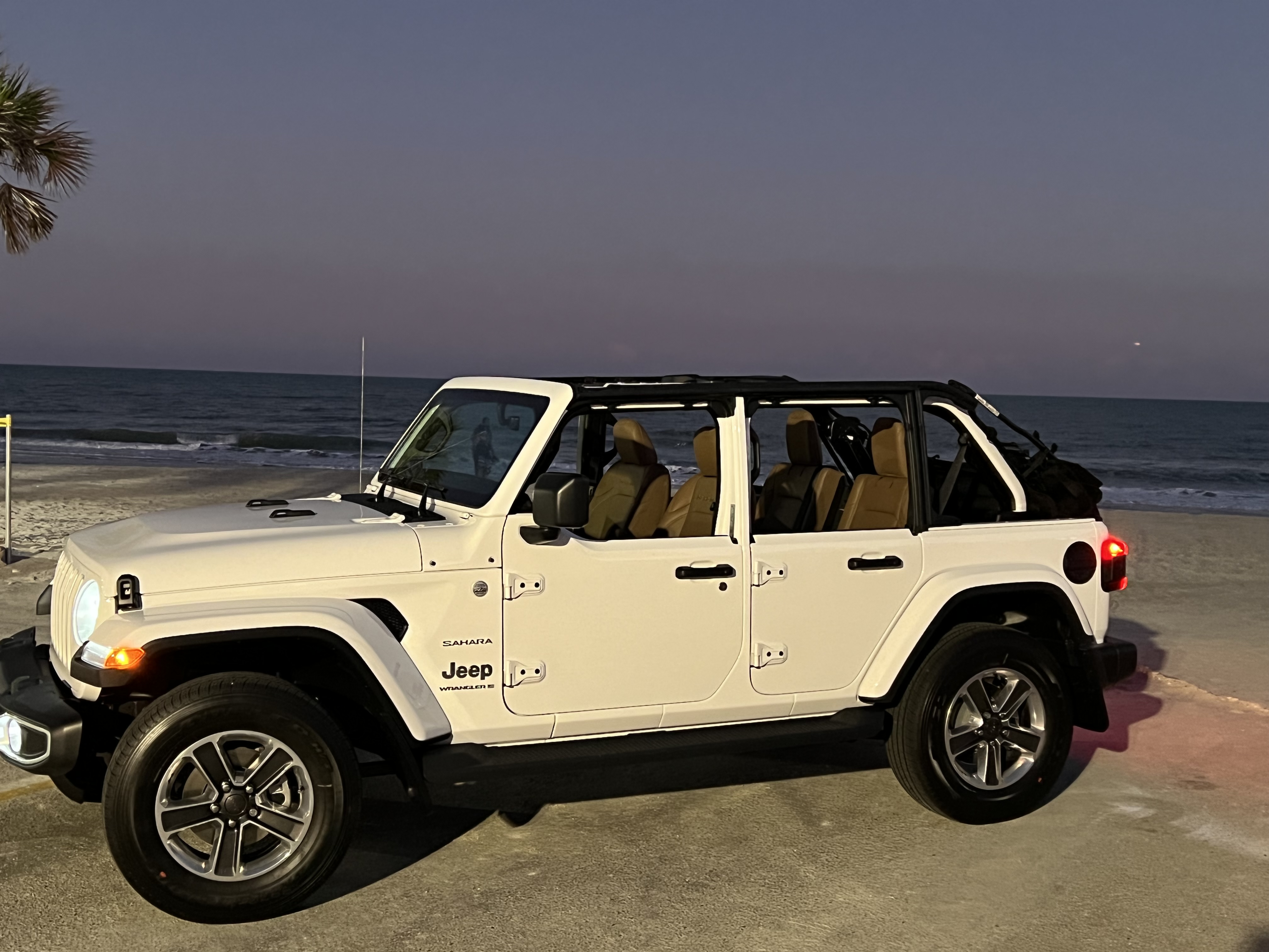 Used 2023 Jeep Wrangler Unlimited Sahara AWD/4WD image 6