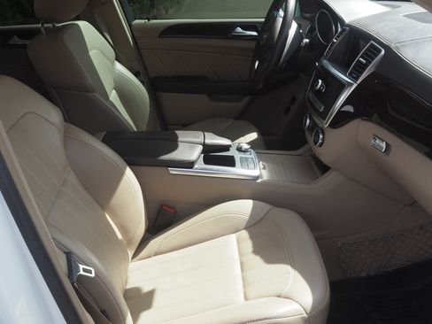 Used 2015 Mercedes-Benz GL 320 BlueTEC 4MATIC image 11