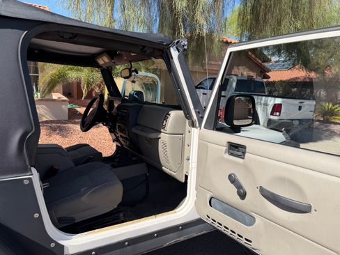 Used 2004 Jeep Wrangler Rubicon w/ Dual Top Group AWD/4WD image 10