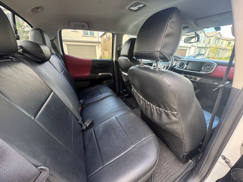 Used 2017 Toyota Tacoma SR5 w/ Tow Package RWD image 18