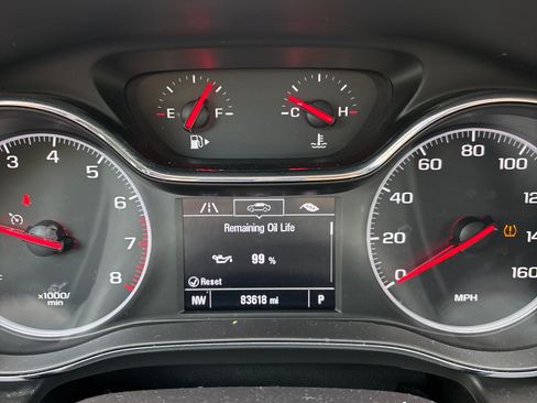 Used 2019 Chevrolet Cruze LT w/ Convenience Package FWD image 9