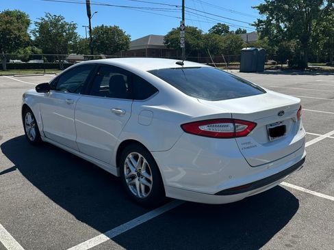 Used 2016 Ford Fusion SE FWD image 1