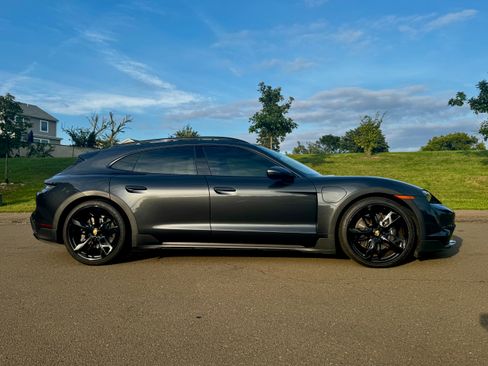Used 2022 Porsche Taycan 4 Cross Turismo AWD/4WD image 2
