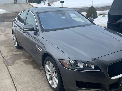 Used 2018 Jaguar XF Premium image 9