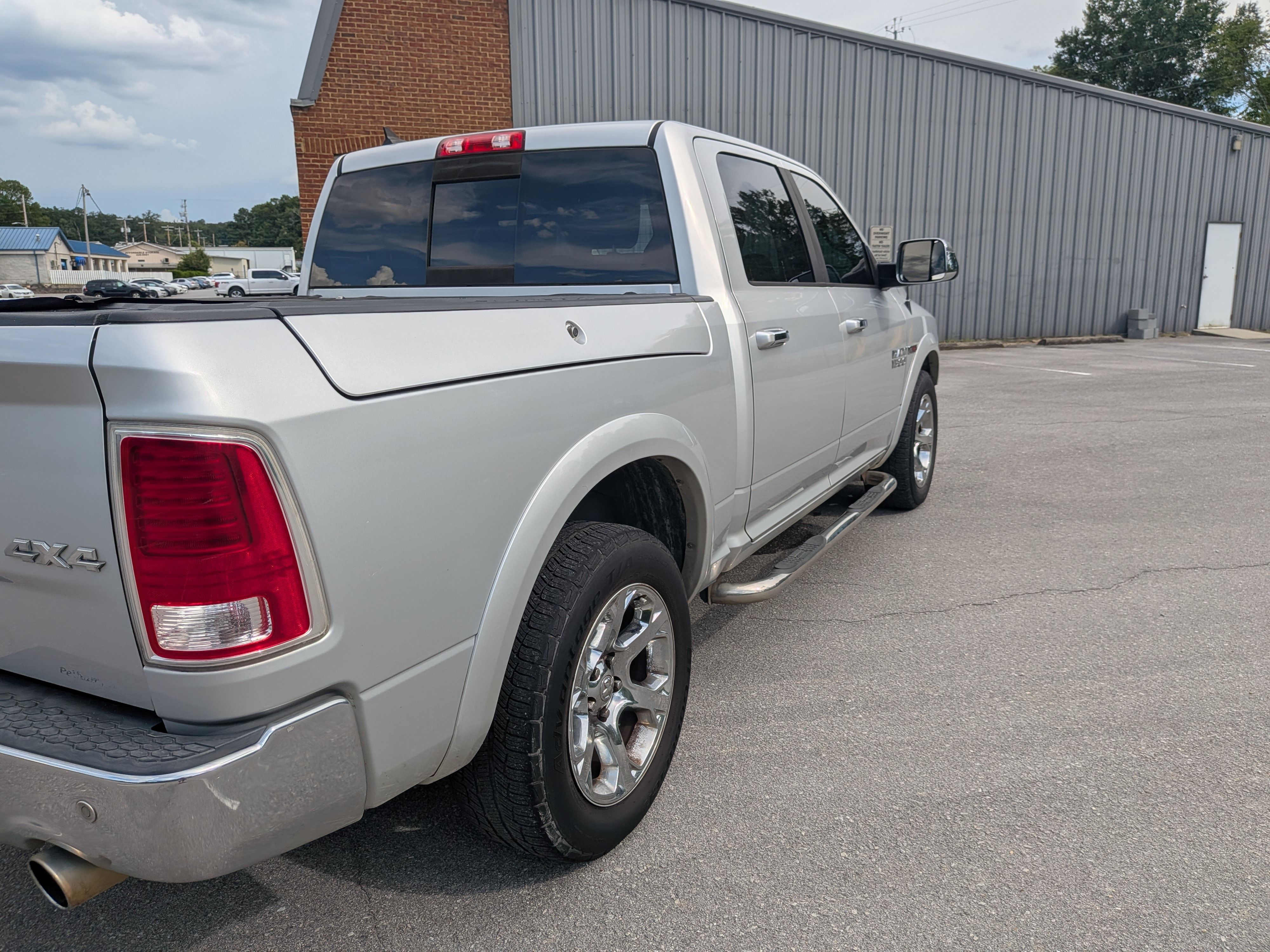 Used 2015 RAM 1500 Laramie AWD/4WD image 10