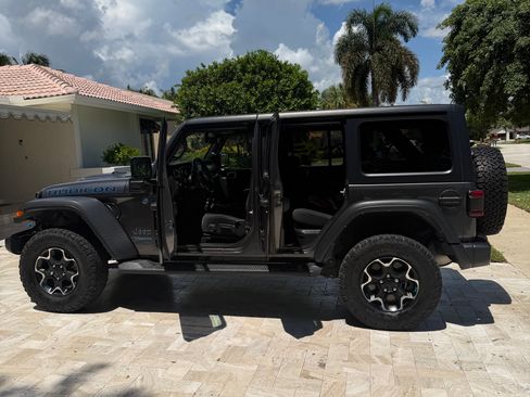 Used 2022 Jeep Wrangler Unlimited Rubicon 4xe AWD/4WD image 9