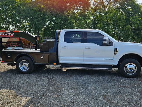 Used 2022 Ford F350 Lariat w/ Lariat Ultimate Package AWD/4WD image 2