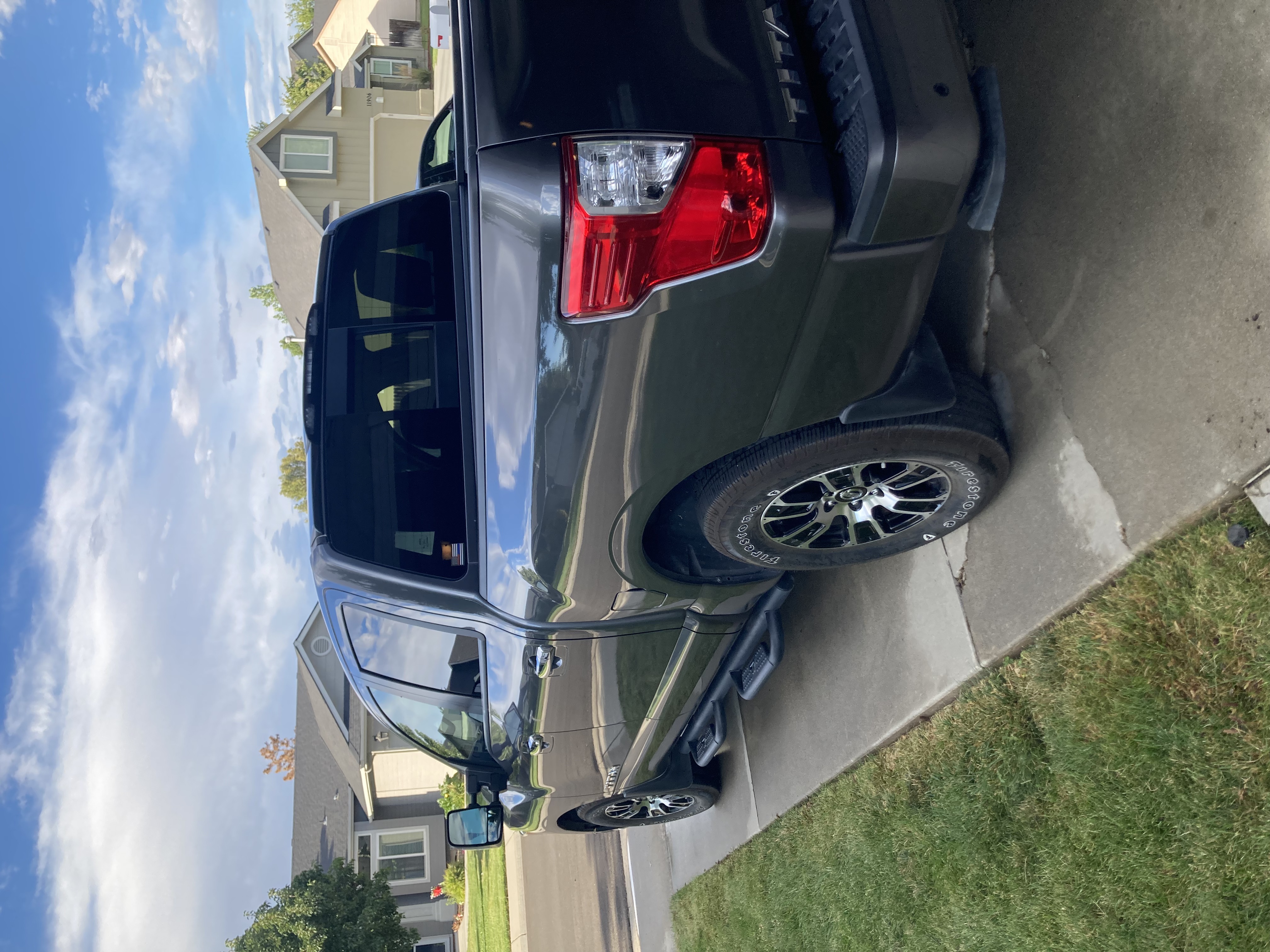 Used 2021 Nissan Titan SV w/ SV Convenience Package RWD image 5