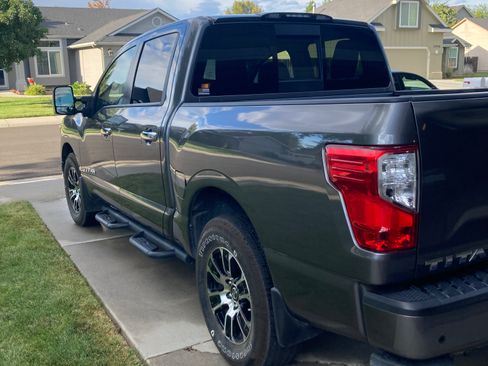 Used 2021 Nissan Titan SV w/ SV Convenience Package RWD image 5