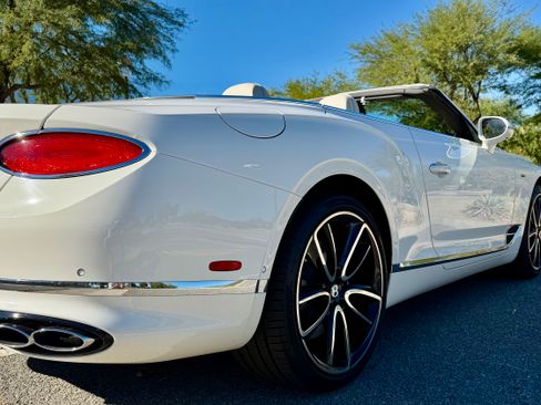 Used 2024 Bentley Continental GT V8 image 8