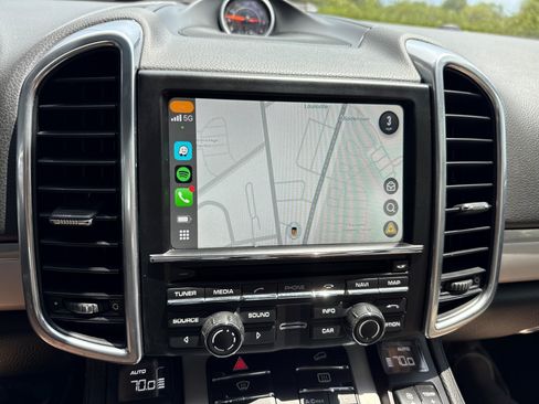 Used 2014 Porsche Cayenne GTS image 2