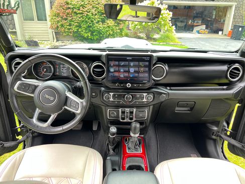 Used 2020 Jeep Wrangler Unlimited Sahara w/ Uconnect 4C Nav & Sound Group image 28