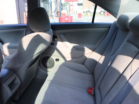 Used 2009 Toyota Camry LE FWD image 12