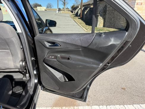 Used 2018 Chevrolet Equinox LT image 19