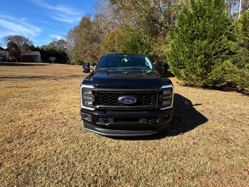 Used 2024 Ford F250 Lariat w/ Sport Appearance Package image 9