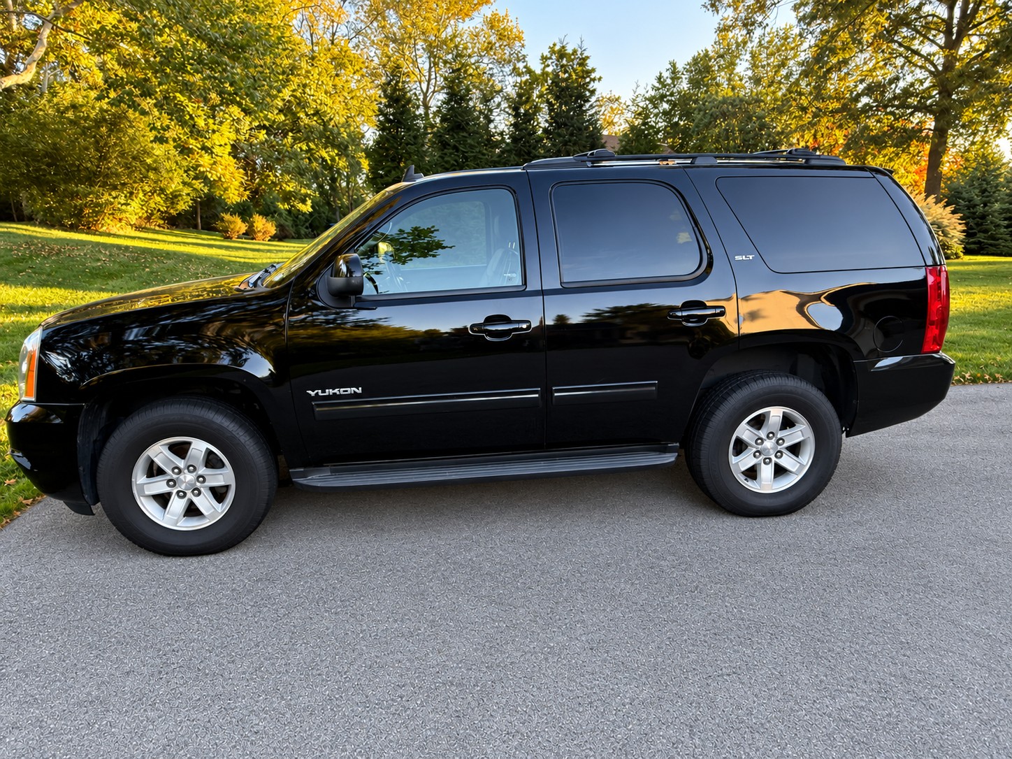 Used 2013 GMC Yukon SLT AWD/4WD image 1