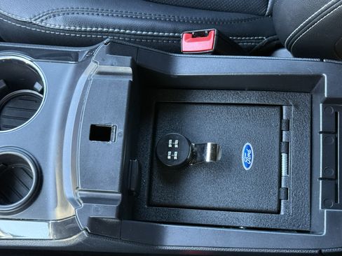 Used 2018 Ford Explorer Limited image 20