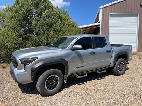 Used 2024 Toyota Tacoma TRD Off-Road AWD/4WD image 10