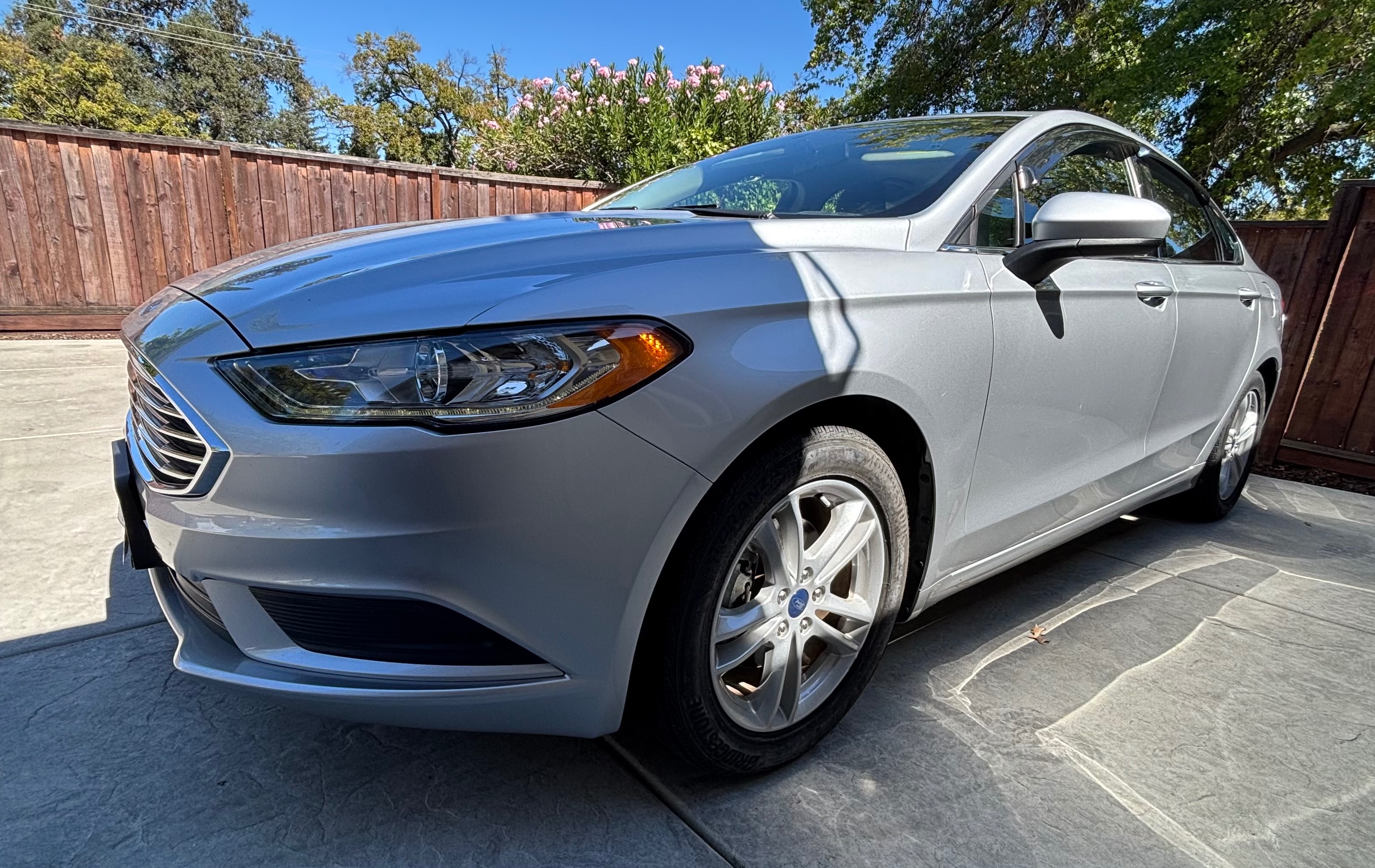 Used 2018 Ford Fusion SE w/ Fusion SE Technology Package FWD image 1
