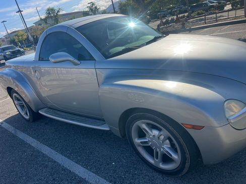 Used 2004 Chevrolet SSR w/ Preferred Equipment Group image 8