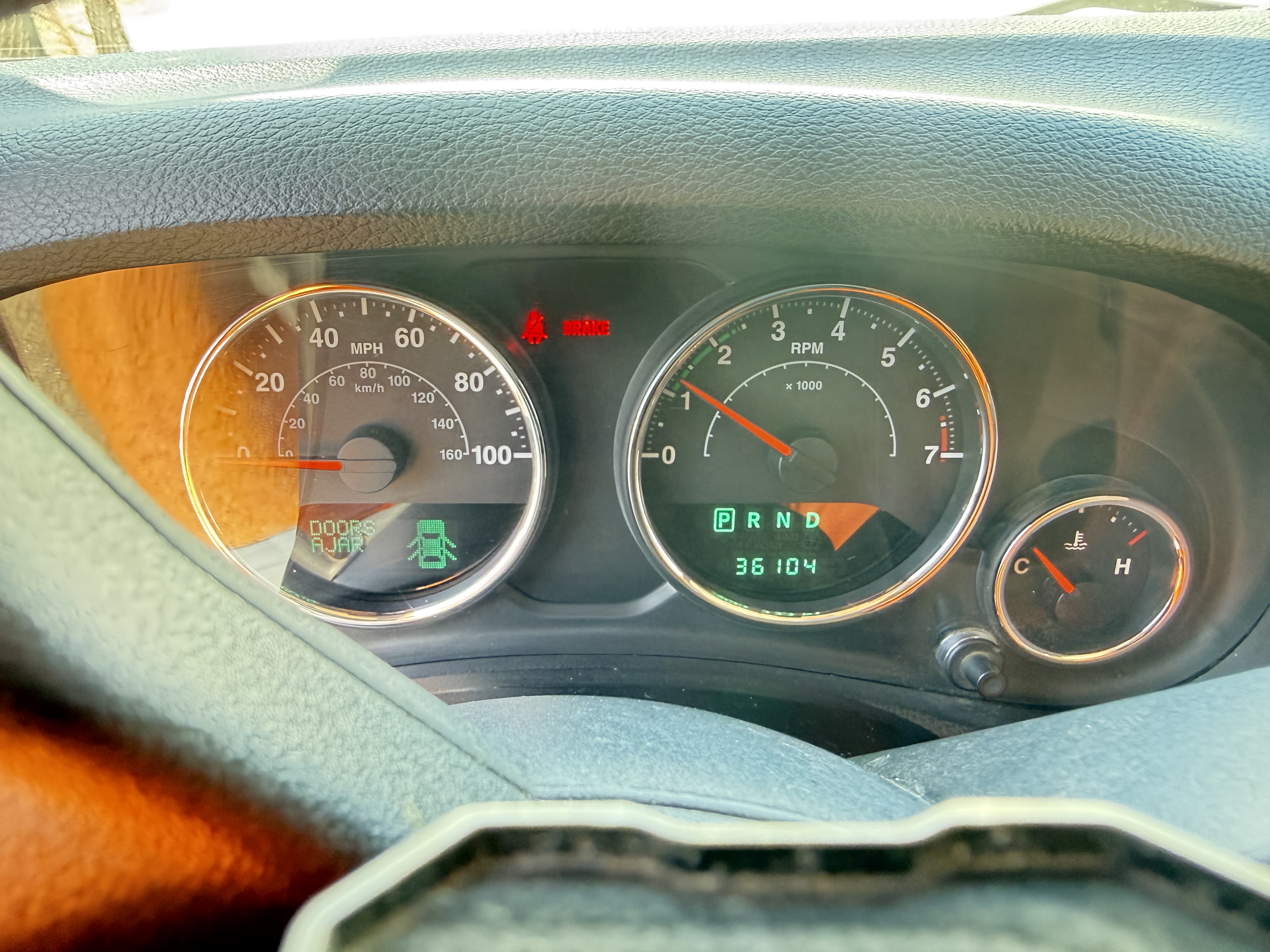 Used 2013 Jeep Wrangler Unlimited Rubicon w/ Connectivity Group AWD/4WD image 4
