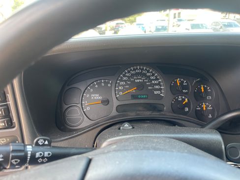 Used 2004 Chevrolet Tahoe Z71 w/ Z71 Preferred Equipment Group AWD/4WD image 19