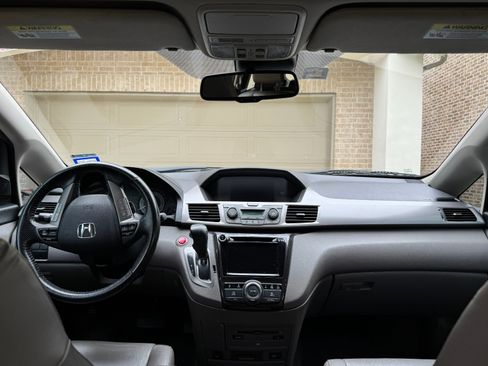 Used 2015 Honda Odyssey Touring Elite image 28