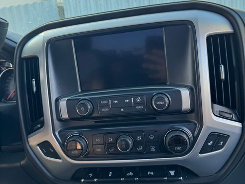 Used 2015 GMC Sierra 2500 SLT w/ Duramax Plus Package AWD/4WD image 9