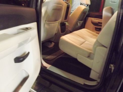 Used 2009 Chevrolet Silverado 2500 LT w/ Exterior Plus Package image 18