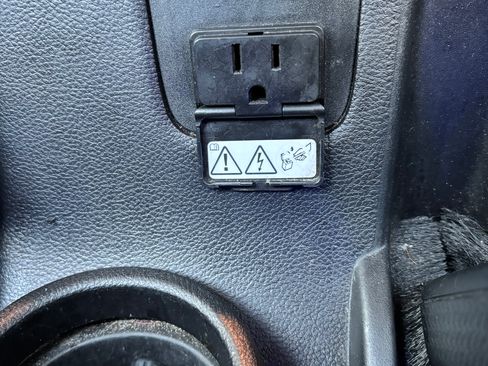 Used 2015 Jeep Wrangler Unlimited Sahara image 22