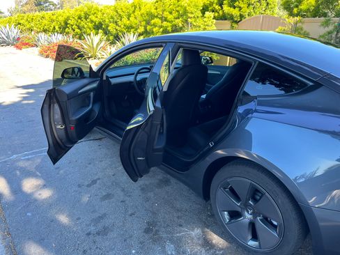 Used 2023 Tesla Model 3 Standard Range image 8