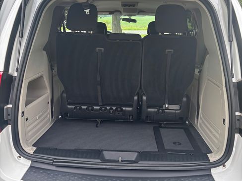 Used 2017 Dodge Grand Caravan SE w/ Power Window Group FWD image 11
