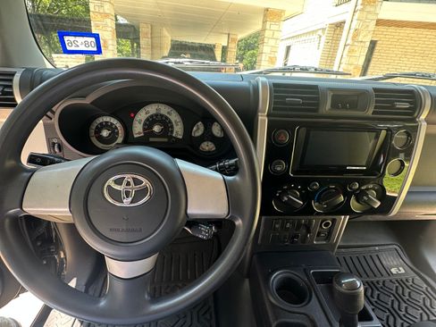 Used 2008 Toyota FJ Cruiser 2WD image 16