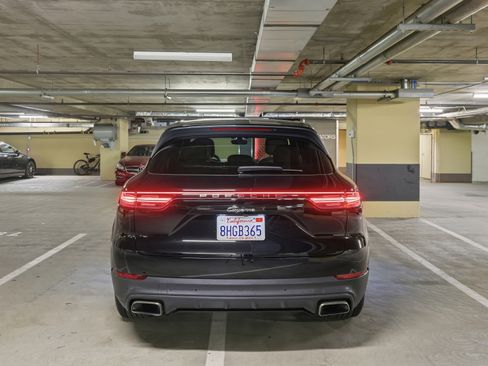 Used 2019 Porsche Cayenne Sport Utility 4D image 10