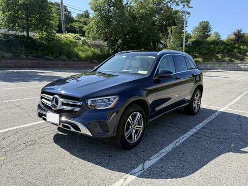 Used 2022 Mercedes-Benz GLC 300 4MATIC image 1