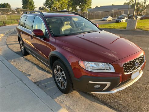 Used 2015 Volvo XC70 T5 Premier FWD image 2