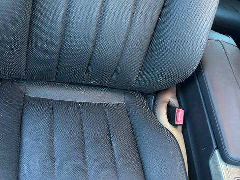 Used 2010 Mercedes-Benz E 550 4MATIC Sedan image 11