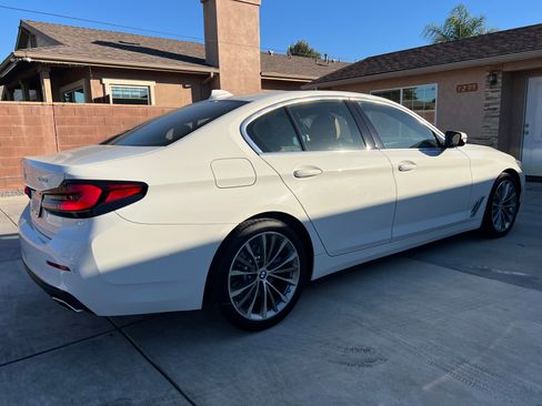 Used 2022 BMW 530i xDrive w/ Convenience Package image 2