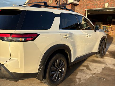 Used 2022 Nissan Pathfinder SV w/ SV Black Package image 8