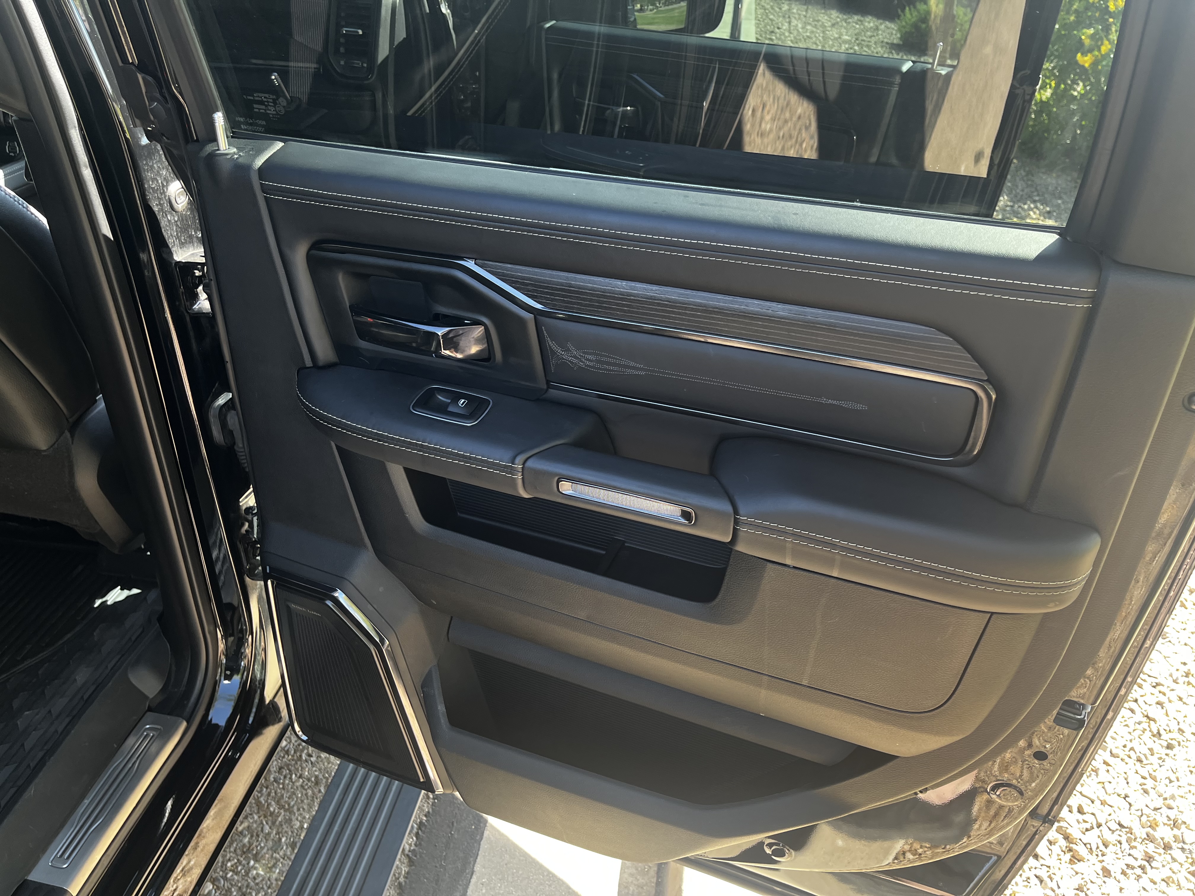 Used 2024 RAM 2500 Limited AWD/4WD image 9