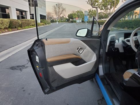 Used 2017 BMW i3 Range Extender Hatchback 4D image 13