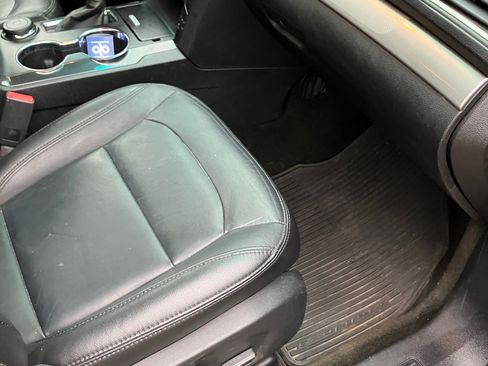 Used 2016 Ford Explorer XLT w/ Equipment Group 202A image 13