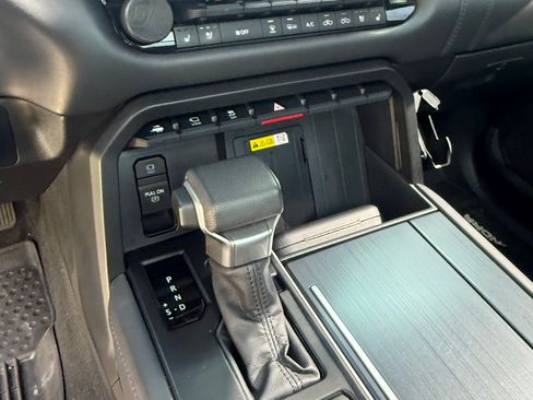 Used 2023 Toyota Tundra Platinum AWD/4WD image 21