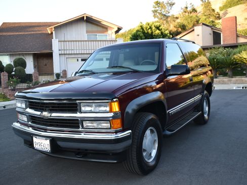 Used 1999 Chevrolet Tahoe 4WD 2-Door w/ Preferred Equipment Group image 1